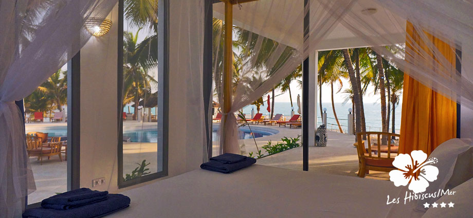 Chambre double avec vue sur mer Hôtel Hibiscus Toutes nos chambres sont équipée de salle de bain indépendante elles sont décorées à l'image d'acteurs de cinéma.