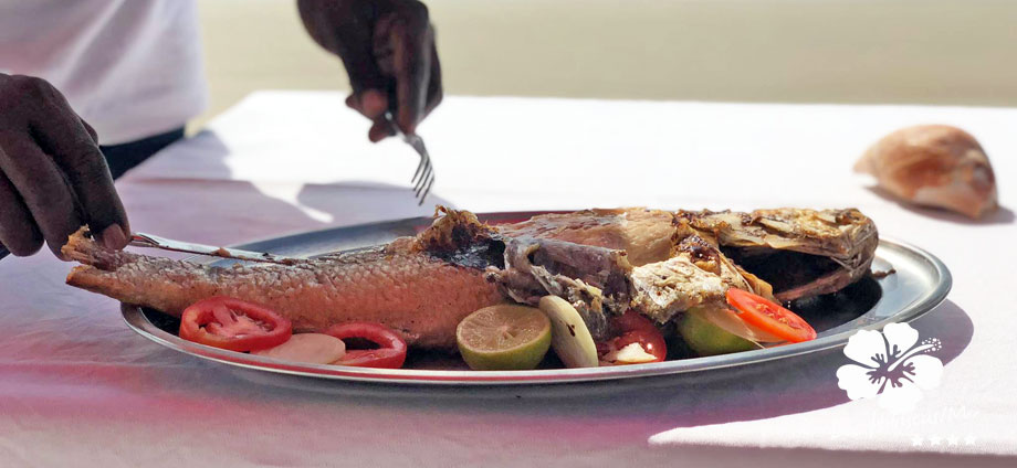 Bar restaurant panoramique avec vue sur l'océan