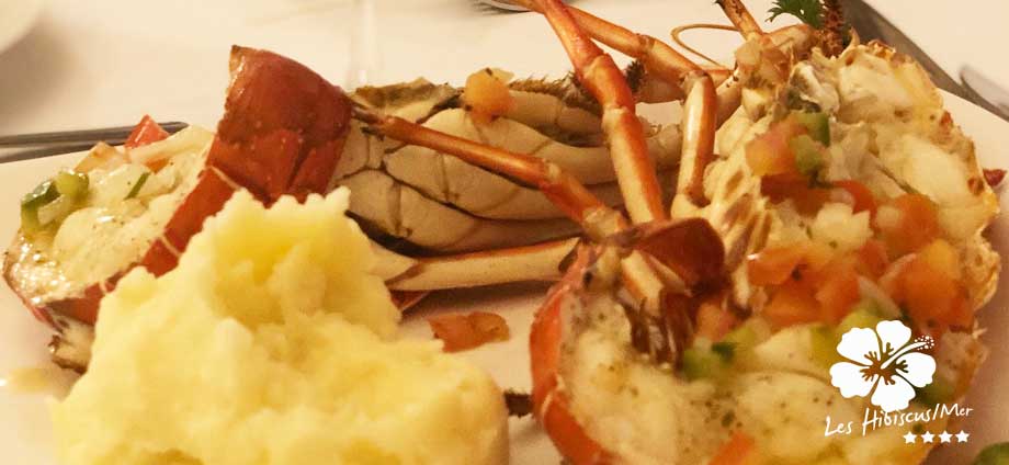 Au menu langouste et fruits de mer cuisine maison le chef cuisinier de l'hôtel vous mijote ses spécialités culinaires à base de produits frais locaux et issus de la pêche du jour