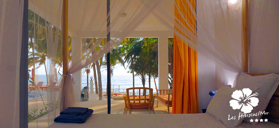 Chambre double avec vue sur mer Hôtel Hibiscus Toutes nos chambres sont équipée de salle de bain indépendante elles sont décorées à l'image d'acteurs de cinéma.