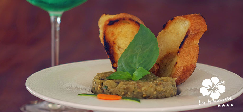 Restaurant gastronomique bord de mer Cap Skirring Jean François Davy et Iryna vous accueille toute l'année dans leur hôtel restaurant les hibiscus gastronomie et saveurs garantis