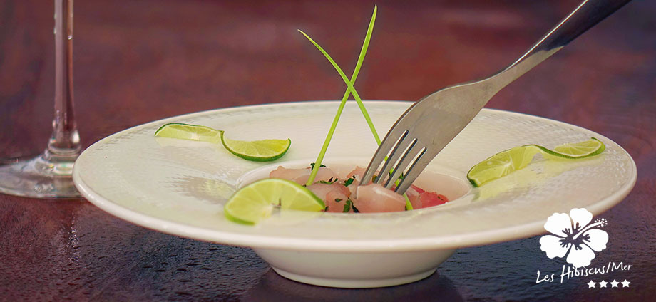 Restaurant spécialités de poissons Cap Skirring Jean François Davy et Iryna vous accueille toute l'année dans leur hôtel restaurant les hibiscus sur la plage de cap skirring arvimedia