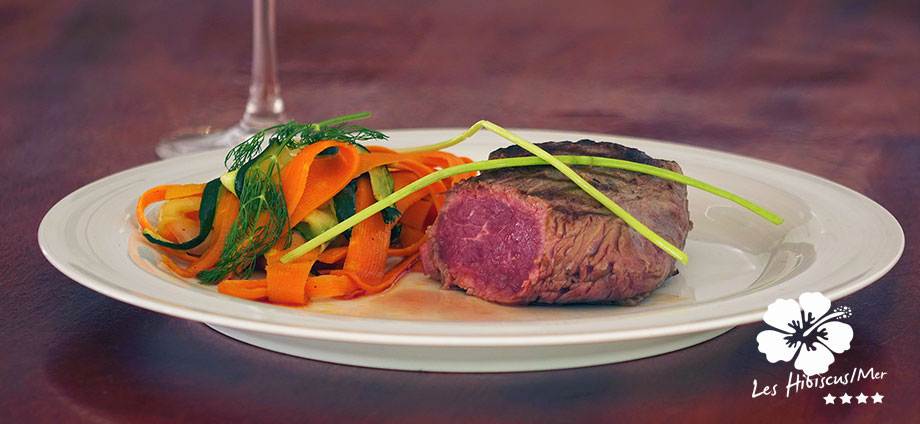 Les Hibiscus Meilleur restaurant de Cap Skirring Jean François Davy et Iryna vous accueille toute l'année dans leur hôtel restaurant les hibiscus le meilleur restaurant de cap skirring sénégal