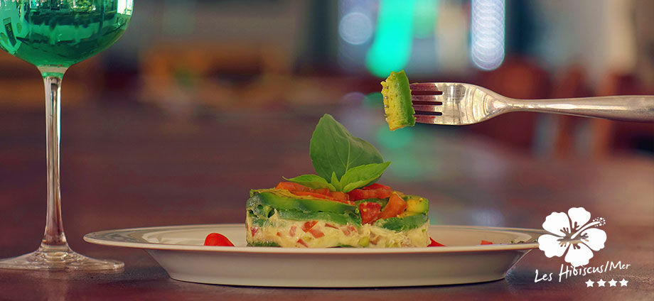 Une cuisine moderne naturelle aux couleurs du soleil Jean François Davy et Iryna vous accueille toute l'année dans leur hôtel restaurant les hibiscus cuisine moderne aux couleurs du soleil