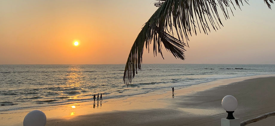 Hôtel Hibiscus accès direct à la plage Cap Skirring Hôtel Hibiscus situé au bord de l'océan dans le sud du Sénégal à cap skirring village de vacances petite perle de la Casamance arvimedia