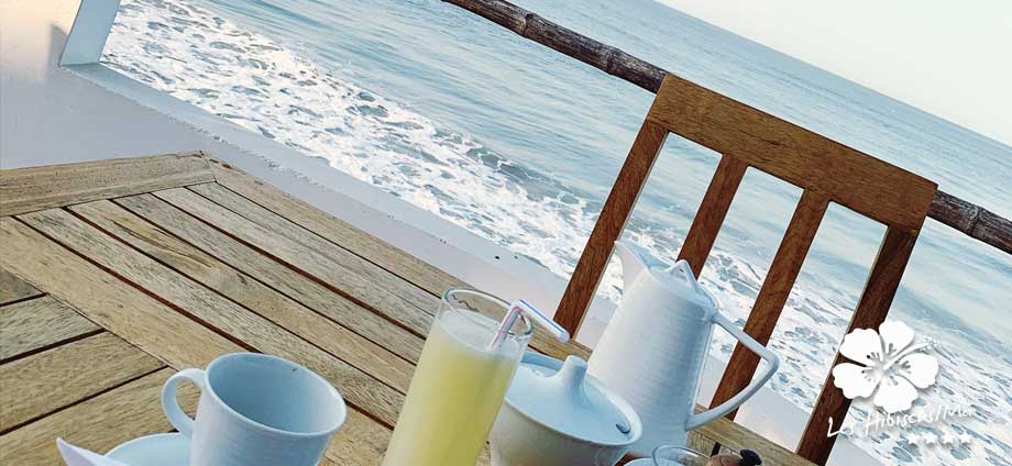 Savourez votre petit déjeuner en bord de mer quoi de mieux pour les vacances que de savourez un délicieux petit déjeuner en regardant la mer ? arvimedia