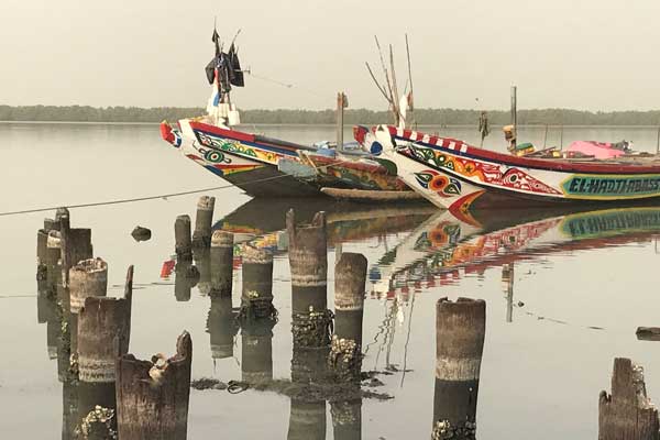 pirogue sur le fleuve casamance sénégal