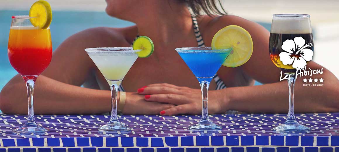 restaurant bar à cocktails Cap Skirring Kabrousse Hôtel Hibiscus restaurant bar à cocktails jus de fruits frais au bord de la piscine avec vue sur la mer et accès direct à la plage