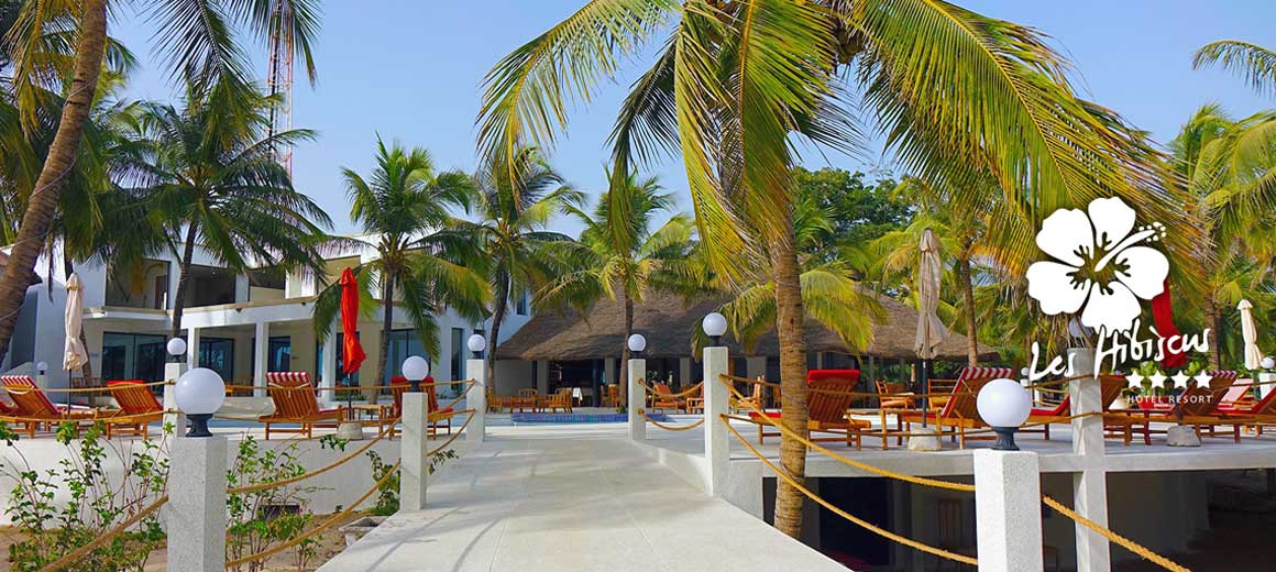 Solarium piscine bar restaurant Hibiscus Hôtel Sénégal Hôtel Hibiscus situé au bord de l'océan dans le sud du Sénégal à cap skirring solarium bar restaurant vacances Sénégal
